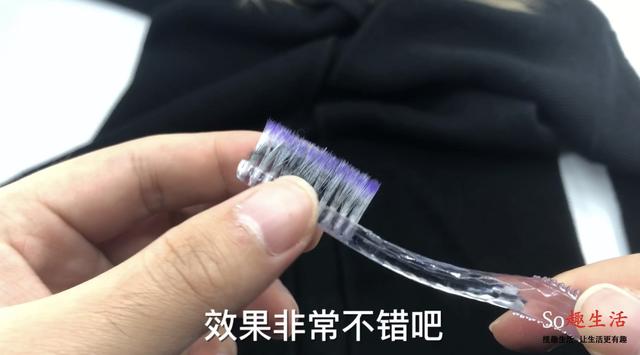 用繩子把牙刷綁在一起，解決了很多人的困擾，趕快學起來~