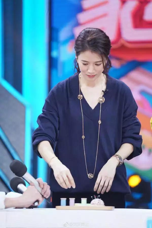 47歲袁詠儀倆月「怒瘦10公斤」，重返港姐女神形象，直言老公眼神都變了！