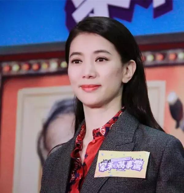 47歲袁詠儀倆月「怒瘦10公斤」，重返港姐女神形象，直言老公眼神都變了！