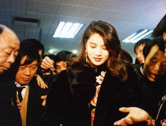 47歲袁詠儀倆月「怒瘦10公斤」，重返港姐女神形象，直言老公眼神都變了！