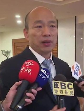 1斤剩10元！旗山蕉農不滿被剝削「要韓國瑜下台」　市長聽見他們心聲「在國外回應了」 　