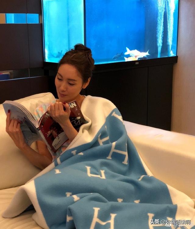 郭可盈去了幾天新加坡， 就換了三個愛馬仕包包！女兒清秀可人，笑起來模樣像極爸爸！