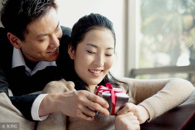 小姑子懷孕,打電話給婆婆報喜忘掛斷,聽見嬉笑聲,婆婆如遭雷擊