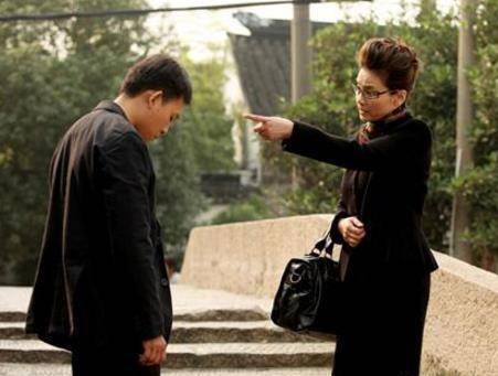 小姑子懷孕,打電話給婆婆報喜忘掛斷,聽見嬉笑聲,婆婆如遭雷擊