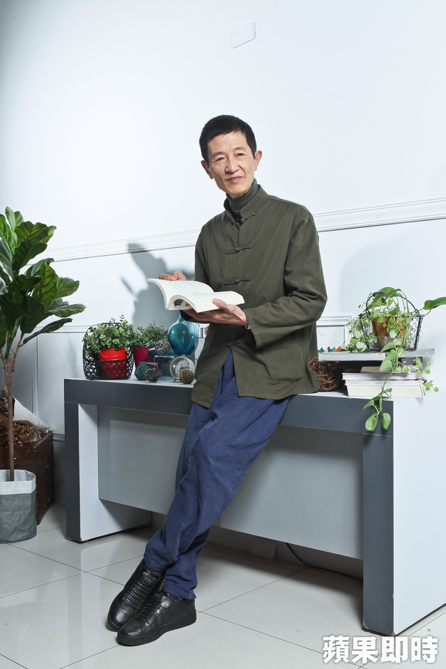 阿西入行40年紅得辛苦！ 遭逼拍戲「老婆生小孩黑衣人堵」女兒同為演員「堅持不幫」：別當靠爸族