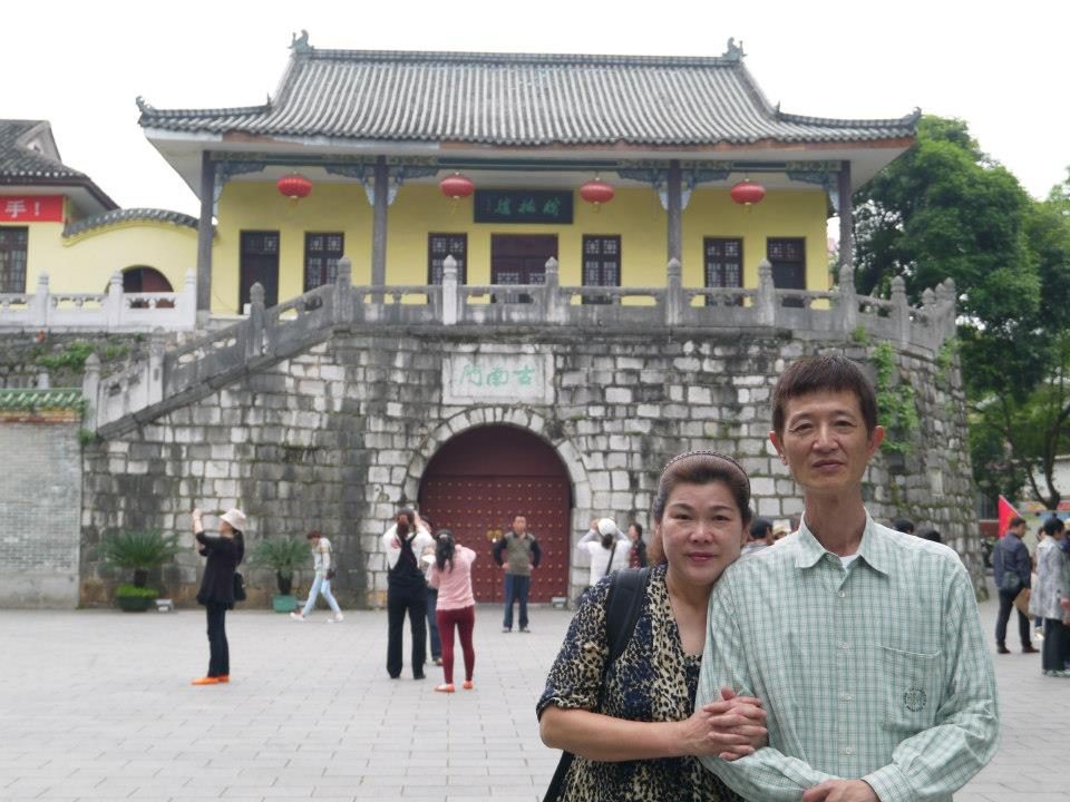 阿西入行40年紅得辛苦！ 遭逼拍戲「老婆生小孩黑衣人堵」女兒同為演員「堅持不幫」：別當靠爸族