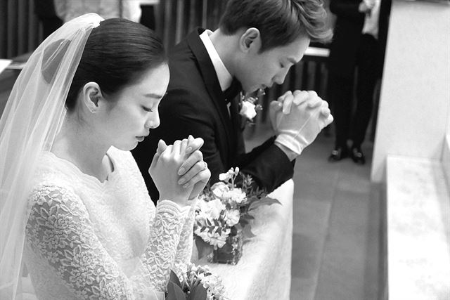 恭喜！韓國第一美女金泰希「38歲宣布懷2胎」　Rain結婚2年「卻絕口不提老婆」網讚翻：寵妻最高境界❤
