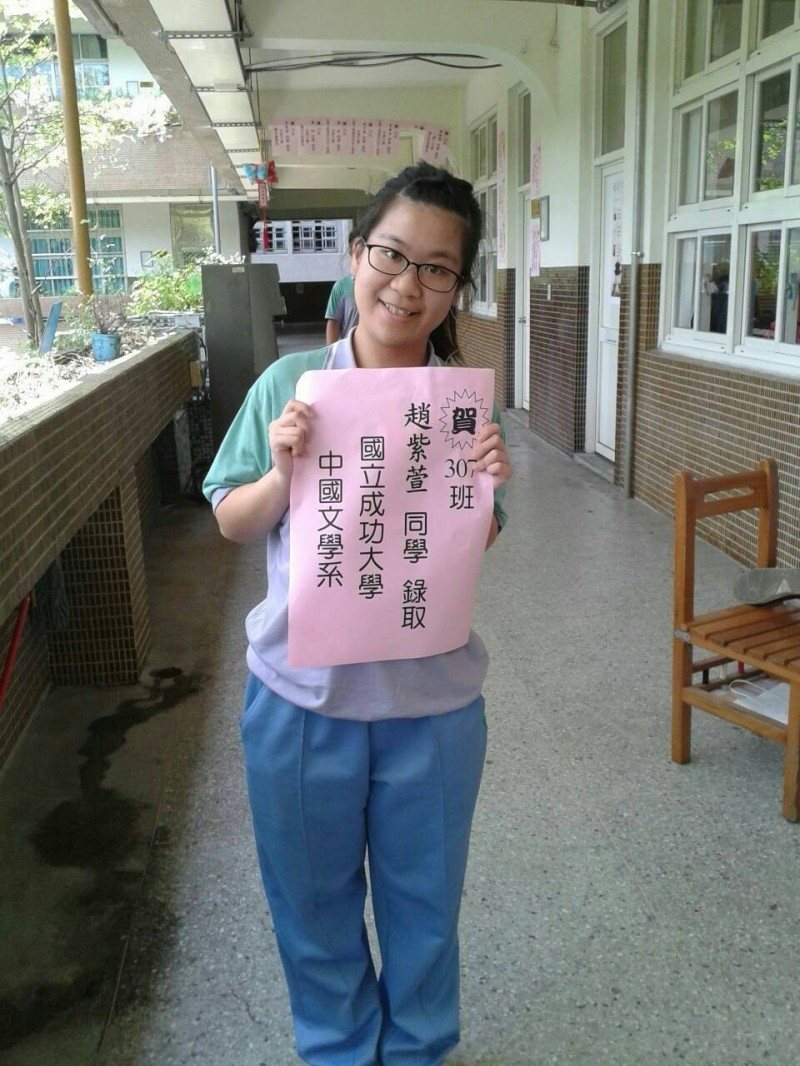 趙舜走後妻子「樂觀扛千萬債獨養2女」 聽障女兒念成大「希望爸爸驕傲」 全家努力生活不讓他擔心！