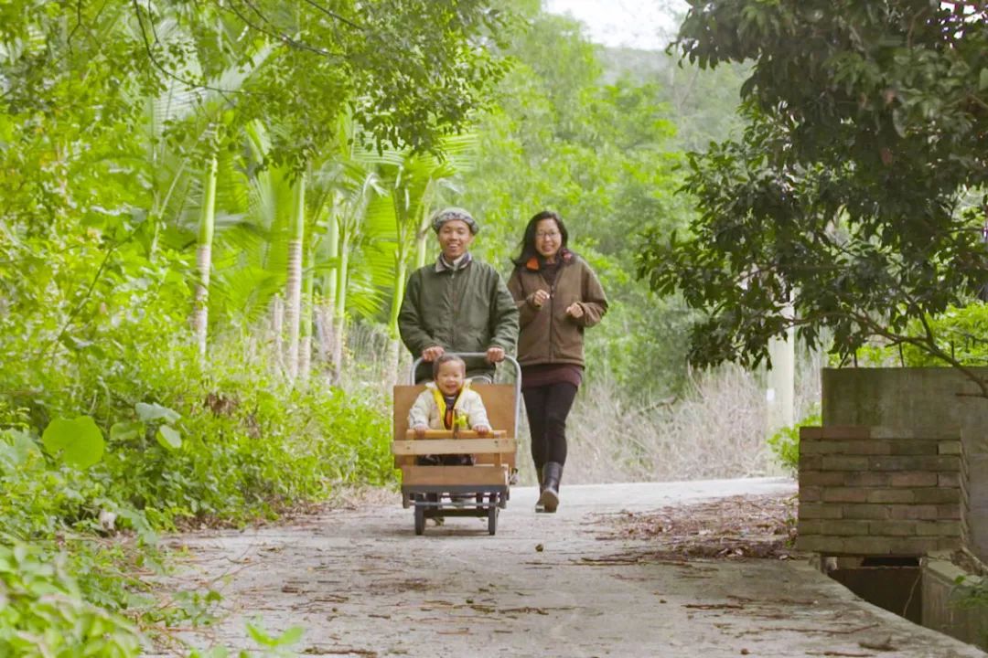 13年無房無車仍開心！高學歷夫妻「棄高薪當農民」，穿二手衣，每月只花100元養孩子