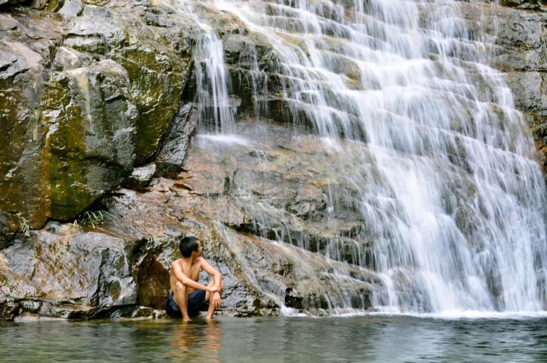 13年無房無車仍開心！高學歷夫妻「棄高薪當農民」，穿二手衣，每月只花100元養孩子