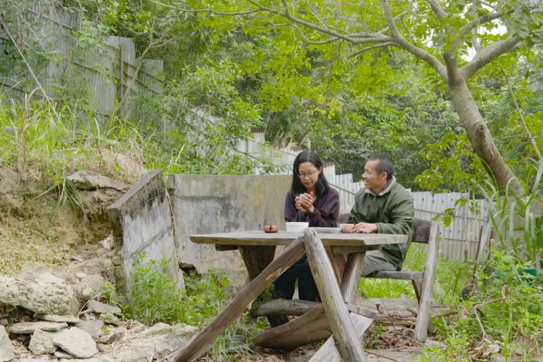 13年無房無車仍開心！高學歷夫妻「棄高薪當農民」，穿二手衣，每月只花100元養孩子