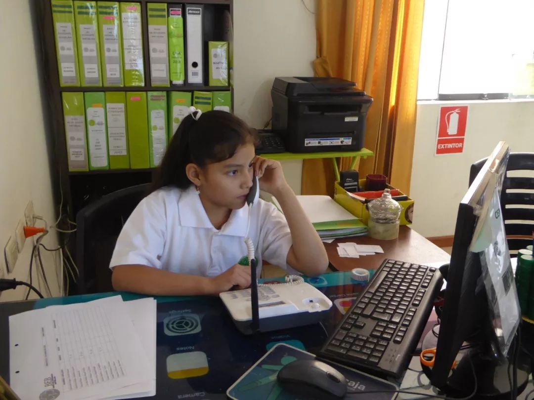 被老師罵瘋子，7歲男孩開「垃圾」銀行，自己當銀行行長，竟有2000人爭相存錢！