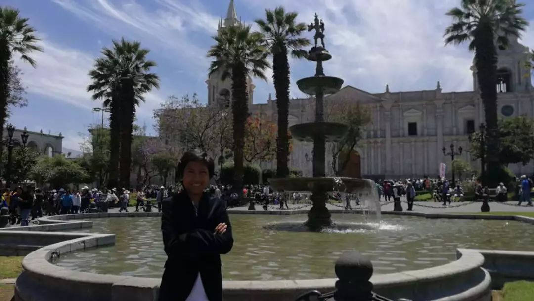 被老師罵瘋子，7歲男孩開「垃圾」銀行，自己當銀行行長，竟有2000人爭相存錢！