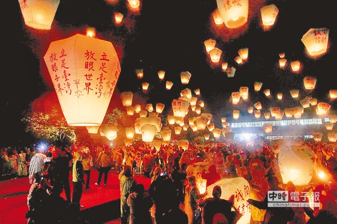 放天燈是災難！外國人淨山一天清出「326公斤垃圾」  淚嘆「別再來...」望環保觀光能兩全