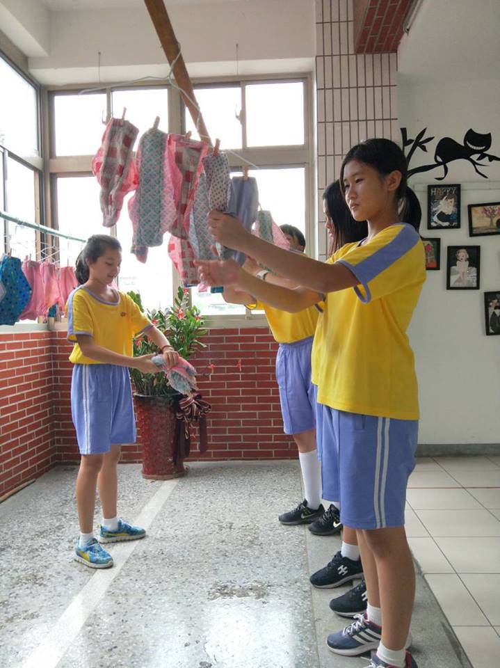 好暖！非洲「女生每個月痛一次」難解決  高中女手作「1000份布衛生棉」跨海送愛淚喊：我們很幸福