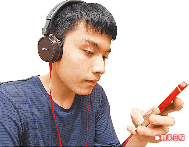 戴耳機睡覺超傷！國二生一覺醒來「一耳聽不見」  醫生勸「這款耳機少用」網友全震驚