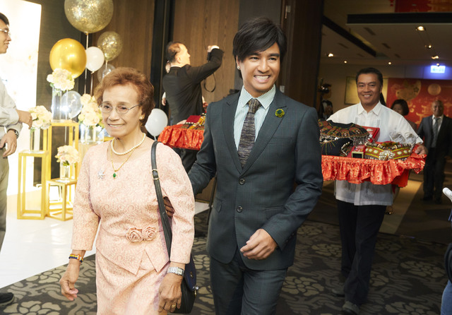 動力火車訂婚了！尤秋興情定「交往1年女友」終結單身！　顏志琳感性致詞「真的太黏我」感動眾人