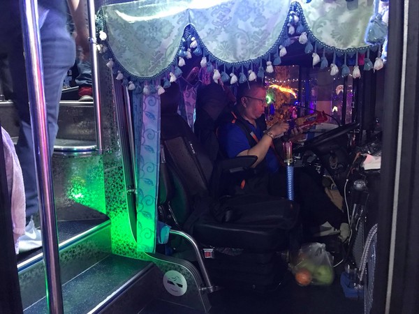 屏東燈會破千萬人次！無名英雄沒吃飯「掃廁所到天亮」　縣長哽咽告白：「對不起還是不夠好」 