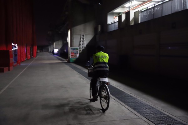 屏東燈會破千萬人次！無名英雄沒吃飯「掃廁所到天亮」　縣長哽咽告白：「對不起還是不夠好」 