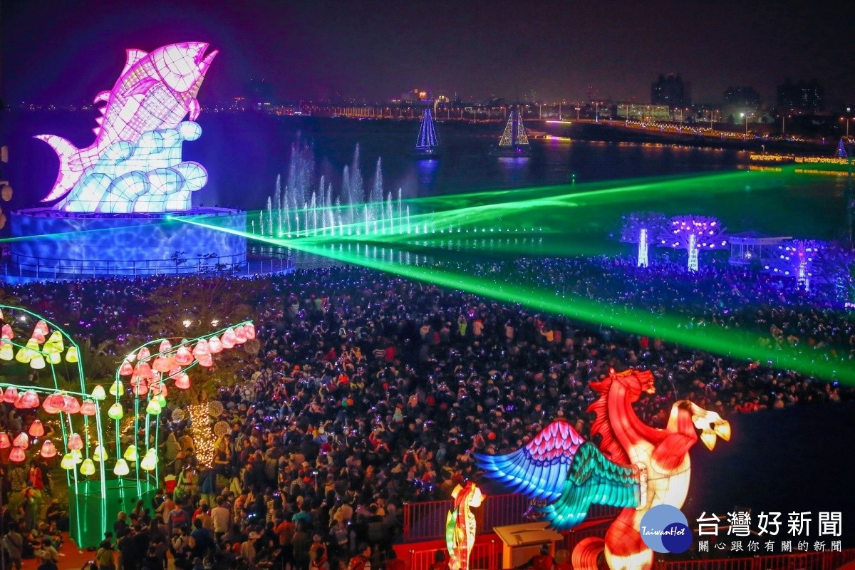 屏東燈會破千萬人次！無名英雄沒吃飯「掃廁所到天亮」　縣長哽咽告白：「對不起還是不夠好」 