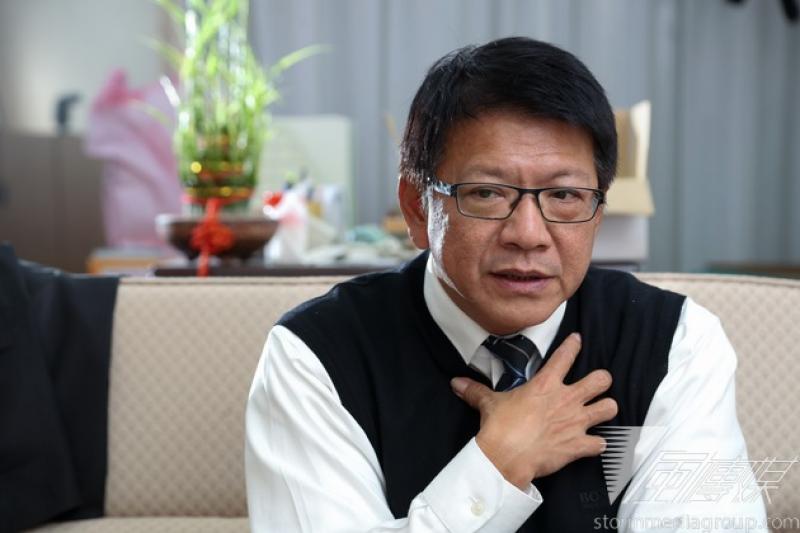 屏東燈會破千萬人次！無名英雄沒吃飯「掃廁所到天亮」　縣長哽咽告白：「對不起還是不夠好」 