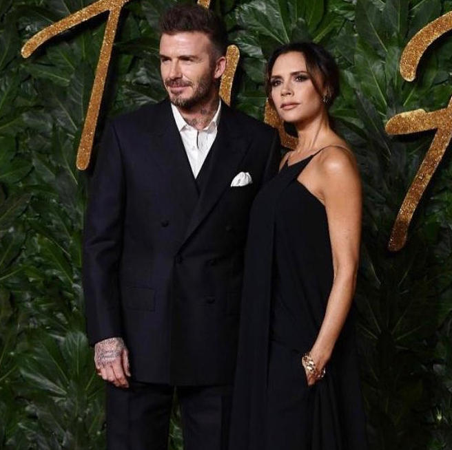 天下男人都一樣!貝克漢「偷瞄啦啦隊正妹」被抓包 貝嫂暴怒「發出最凶狠警告」網笑噴:別惹老婆