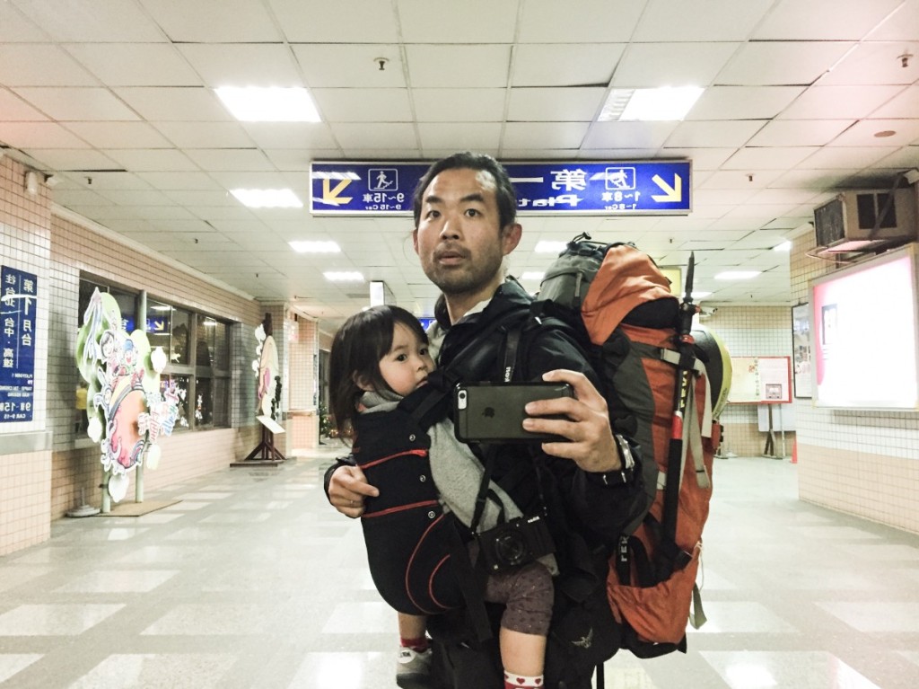 新加坡爸爸「單獨帶2歲女兒」前往台灣旅行！一踏上旅程「秒感受到媽媽的偉大」：發自內心佩服