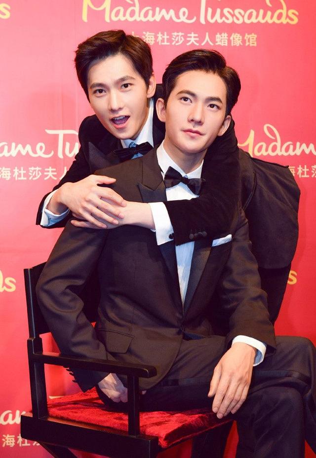 明星與自己的蠟像合影！唐嫣、胡歌真假難分，最後一位「醜」到連自己都不忍抬頭看