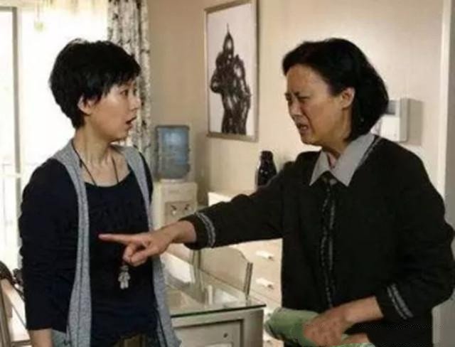 我月入兩萬弟弟結婚我給八萬，婆婆發來一條語音，我笑著提出離婚