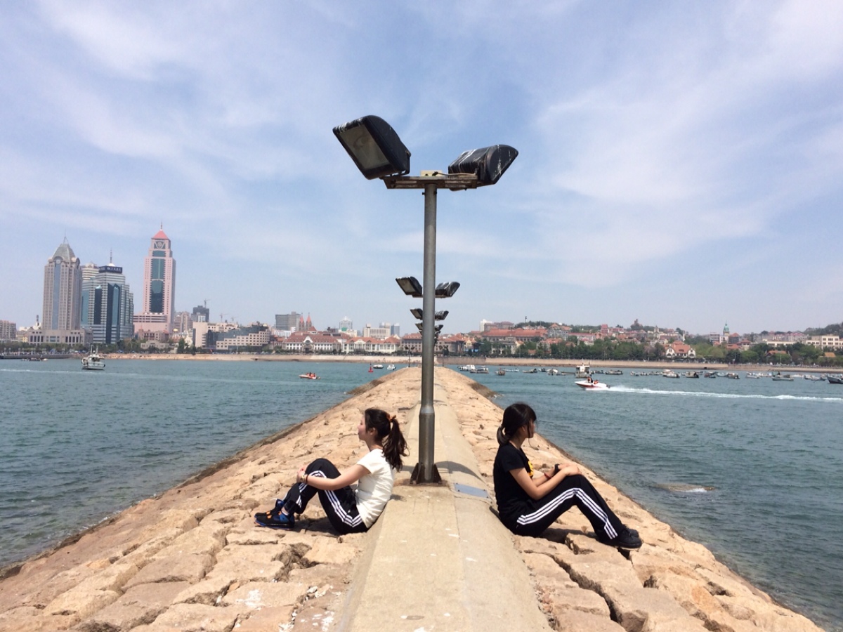 男友嫌我醜提分手，傷心去外地旅遊，火車上看到熟悉的身影我哭了