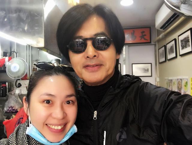 單親媽媽獨扛家計！小店面臨倒閉「受周潤發幫忙」生意爆滿　她心存感激「做善事回報」