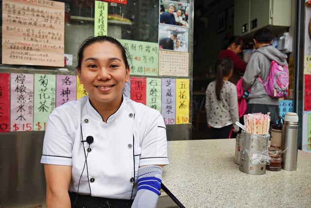 單親媽媽獨扛家計！小店面臨倒閉「受周潤發幫忙」生意爆滿　她心存感激「做善事回報」