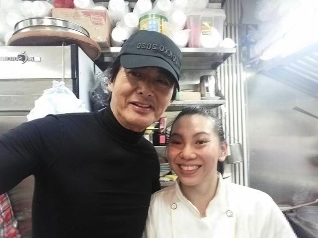 單親媽媽獨扛家計！小店面臨倒閉「受周潤發幫忙」生意爆滿　她心存感激「做善事回報」