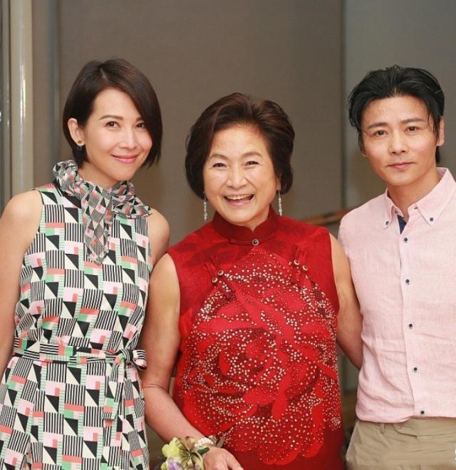 74歲鄭佩佩女兒出嫁！曾奪港姐亞軍「神複製媽媽年輕時候」　女婿高顏值外型超匹配