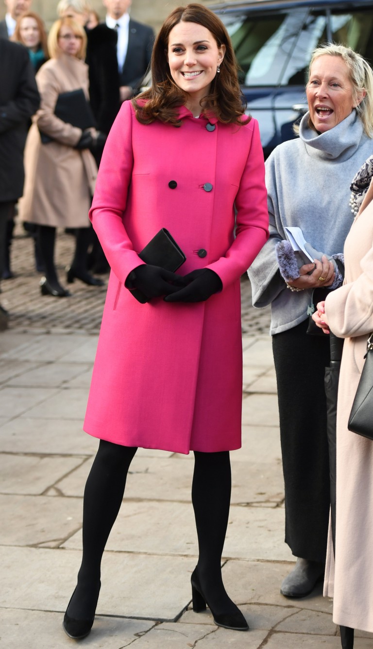 15個秒懂「凱特王妃最受人民愛戴」的完美瞬間 小女孩問「為什麼大家都在拍妳?」她神反應超讚❤