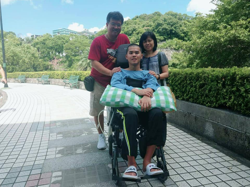 好消息！傘兵秦良丰能出院了… 醫師見證9個月進步「超喜歡他笑容」 慈父謝眾人「只有感恩兩字」