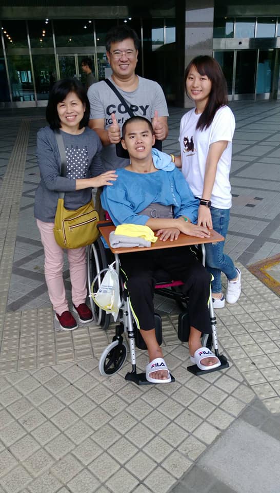 好消息！傘兵秦良丰能出院了… 醫師見證9個月進步「超喜歡他笑容」 慈父謝眾人「只有感恩兩字」