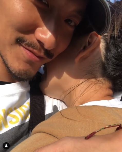 一分開好幾個月...蔡詩芸捨不得道別「鬧彆扭埋肩膀」 王陽明「老公力爆發一招哄妻」網讚翻:老公範本