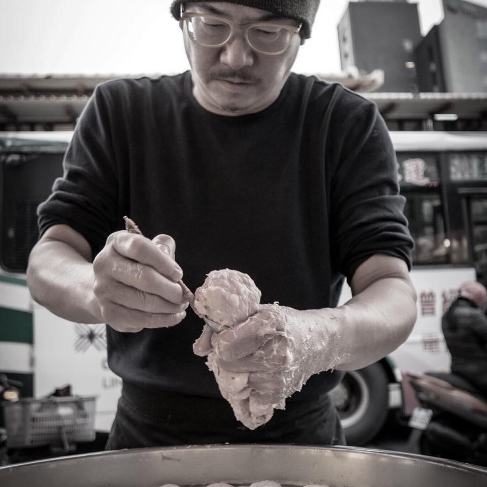 主播轉行賣貢丸！陪妻抗病多年「創業遇難妻偷掏錢」：換我挺你　今「月收百萬」獲CNN讚賞