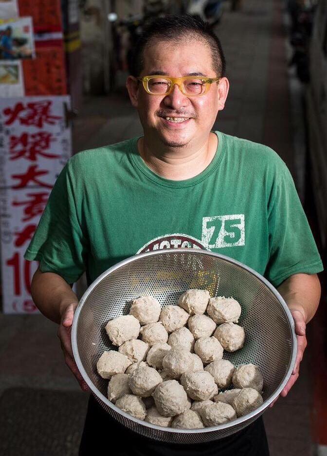 主播轉行賣貢丸！陪妻抗病多年「創業遇難妻偷掏錢」：換我挺你　今「月收百萬」獲CNN讚賞