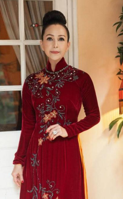 曾紅極一時「日曆女星」60歲近照曝光　舉止優雅從容網驚：這才是真女神