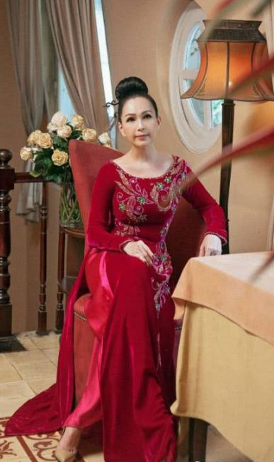 曾紅極一時「日曆女星」60歲近照曝光　舉止優雅從容網驚：這才是真女神
