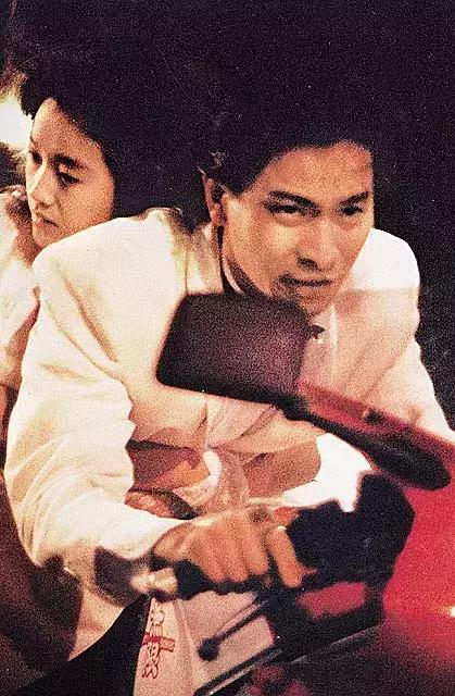 29年前「劉德華的摩托車與吳倩蓮的婚紗」，每一幕都是難忘的經典！