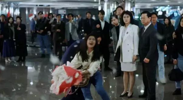29年前「劉德華的摩托車與吳倩蓮的婚紗」，每一幕都是難忘的經典！