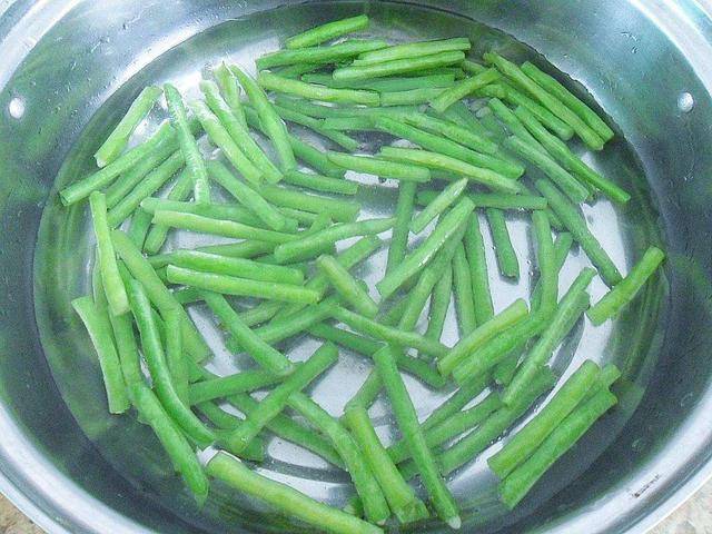 炒豆角時「別只會焯水」少了1步「難怪豆角炒不熟」還不入味