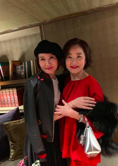 林青霞被爆離婚首露面！出席首映「一天換三套衣服」鎮壓全場　被「他」調侃笑得像小孩般燦爛