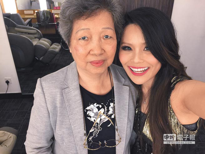 周蕙不辭辛勞接送母親「裝監視器隨時監控」！如今「為家庭放棄愛情」許下心願：想買棟大房子送媽媽