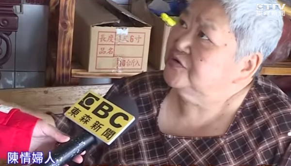 向韓國瑜下跪！包子店老母哭訴「百萬家產被拿走」尪還動粗　兒子傻眼「根本不是這樣」大逆轉