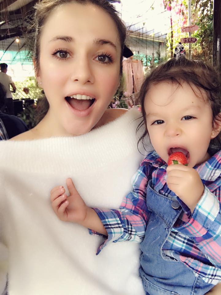 瑞莎花6年成台灣人秒淚崩！曝父曾遭黑道綁「媽媽教會我勇敢」23歲「賺3千萬」孝敬家人