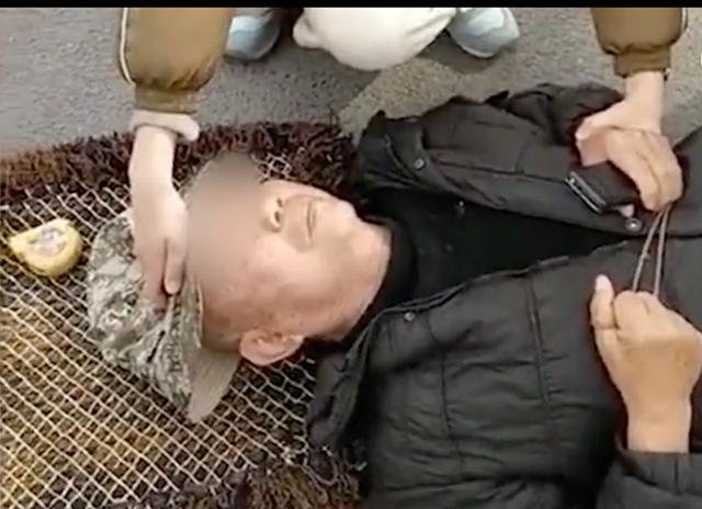 心存善念！女大學生求職途中「遇老人摔倒」，隨手一幫竟獲得工作網全讚：天必佑之